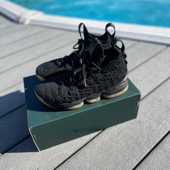 LeBron 15 'Metallic Gold' - Picture 3 of 6